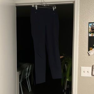 The skinny ankle navy White House black market pants in size 6